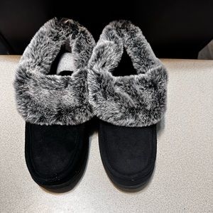 Charter Club Slippers With Gray Fur, Lg 9-10, New Without Tags